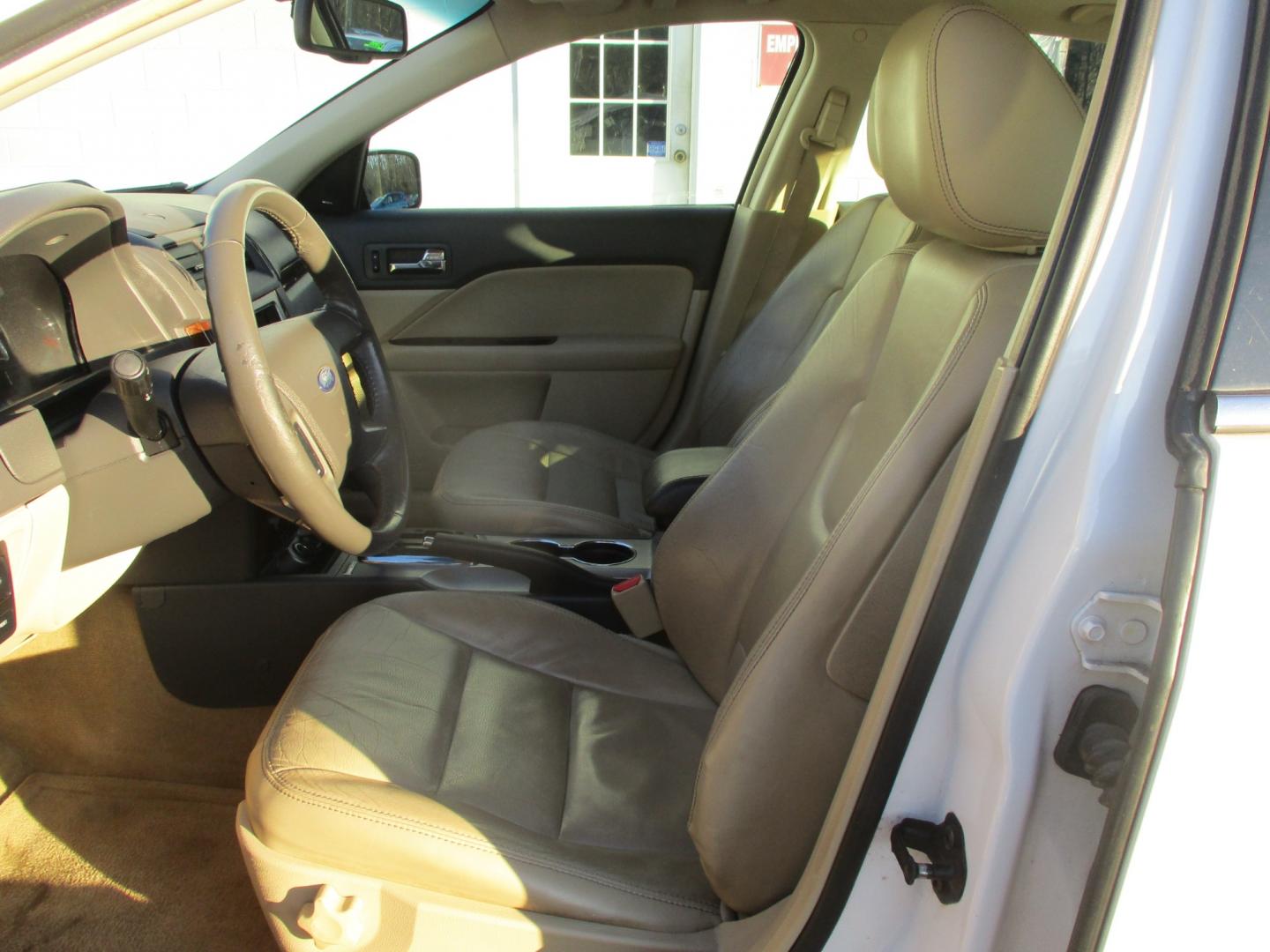 2010 WHITE Ford Fusion V6 SEL (3FAHP0JG5AR) with an 3.0L V6 DOHC 24V engine, AUTOMATIC transmission, located at 540a Delsea Drive, Sewell, NJ, 08080, (856) 589-6888, 39.752560, -75.111206 - Photo#12